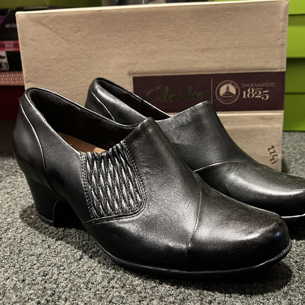 CLARKS SLIP ONS